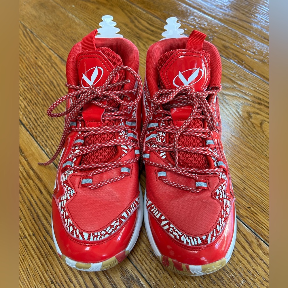Vitike red basketball shoes.  Youth 5.  Worn very little.  Good condition.
